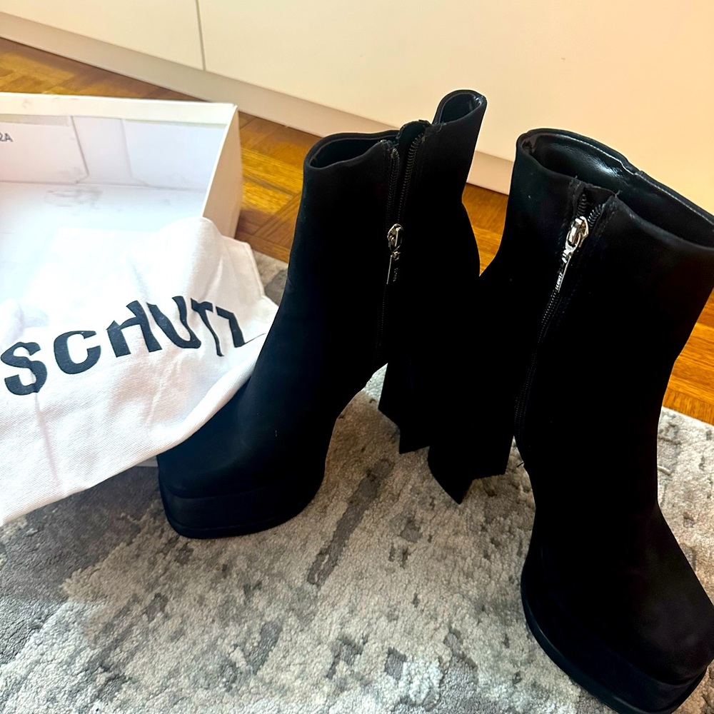 SHUTZ SELENE CASUAL NUBUCK BOOTIE